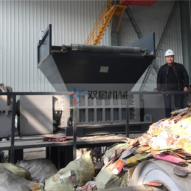 Crushing and tearing machine