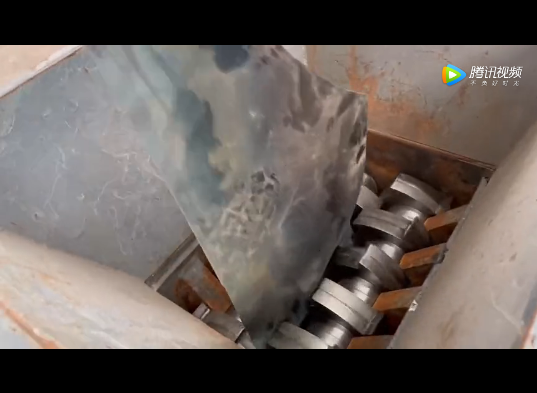 Metal shredder manufacturer shredding scrap iron material testing site
