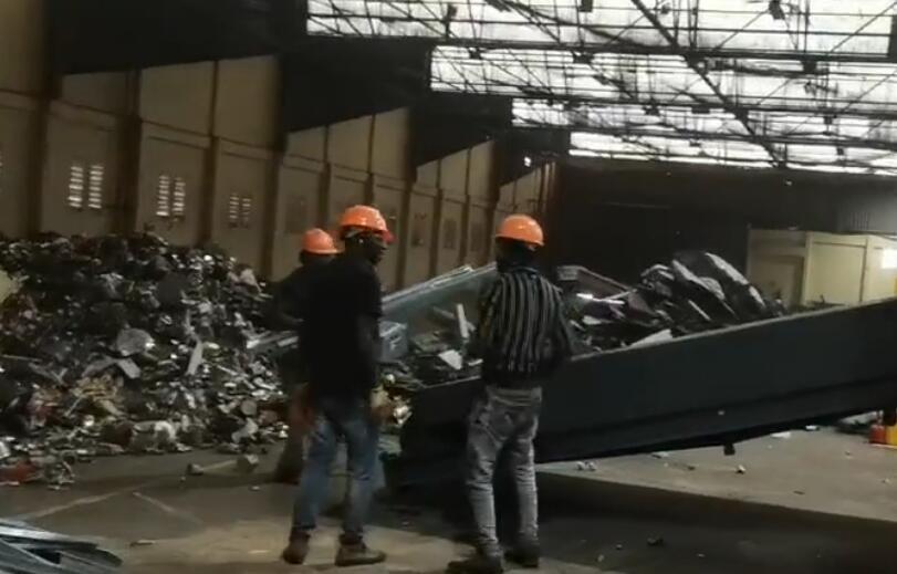 2000型金属破碎机废钢破碎机设备客户作业现场试机
