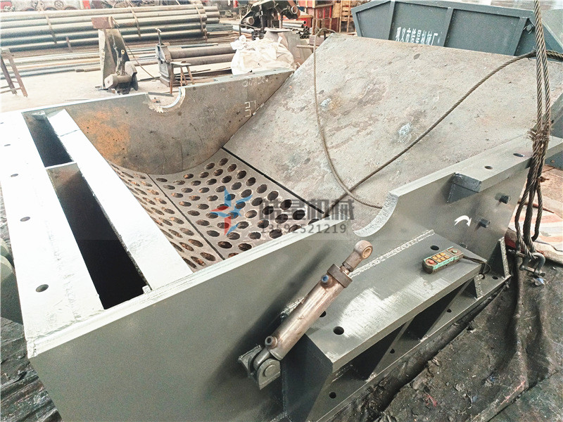 Real photos of the production box and screen plate structure of the 1600 oil drum crusher equipment