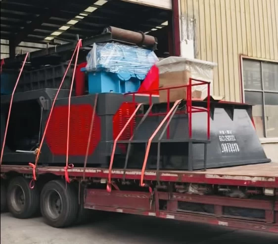 1800型重型废铝撕碎机完成装车顺利发货